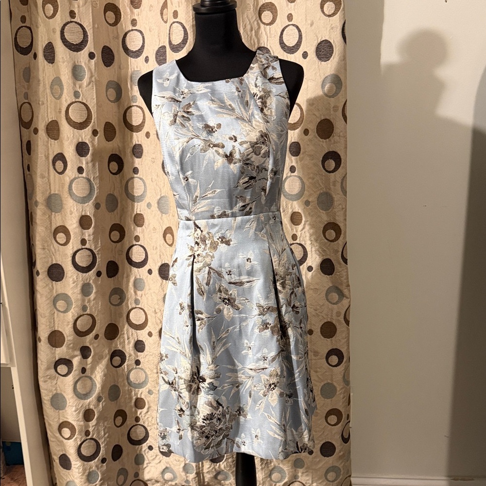 Vince Camuto Pale Blue Floral Sleeveless Midi Dress